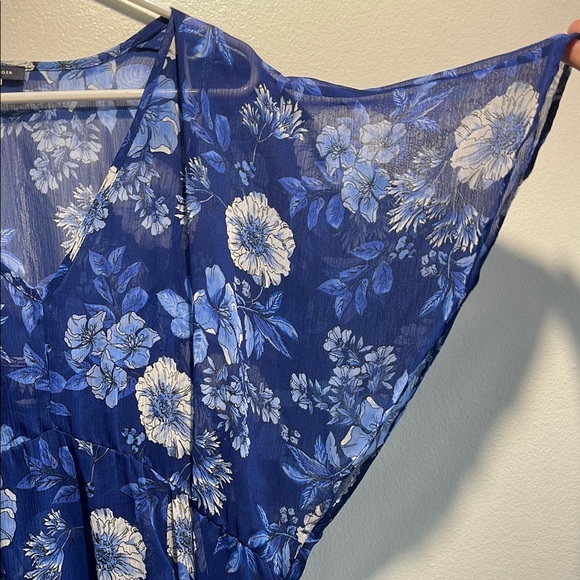 Tommy Hilfiger Blue and White V-Neck Maxi Dress with 3/4 Dolman Sleeves - Picture 5 of 7